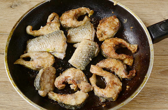 жареная рыба в муке на сковороде рецепт фото 5
